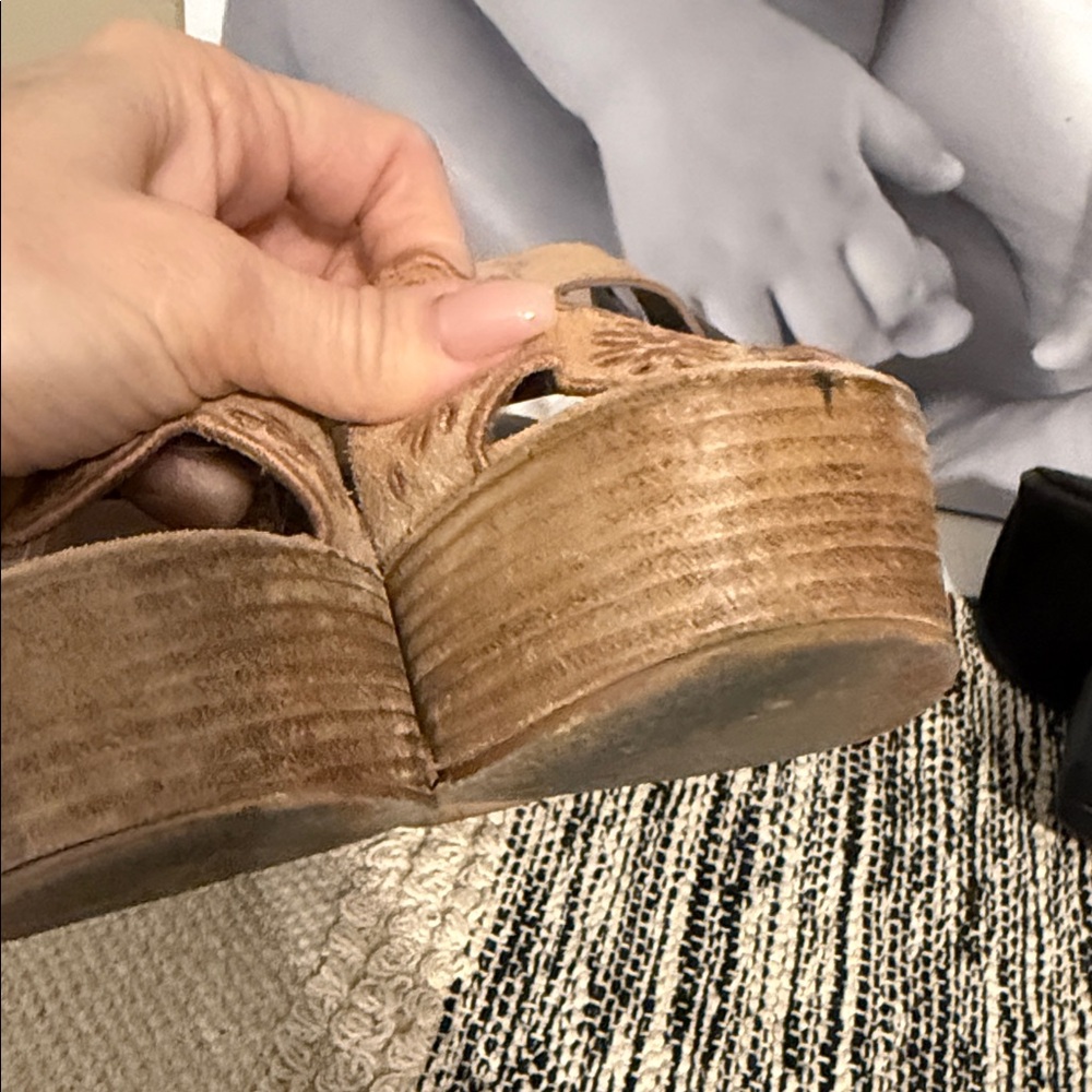 See By Chloe Pink Platform Sandals - Picture 9 of 10
